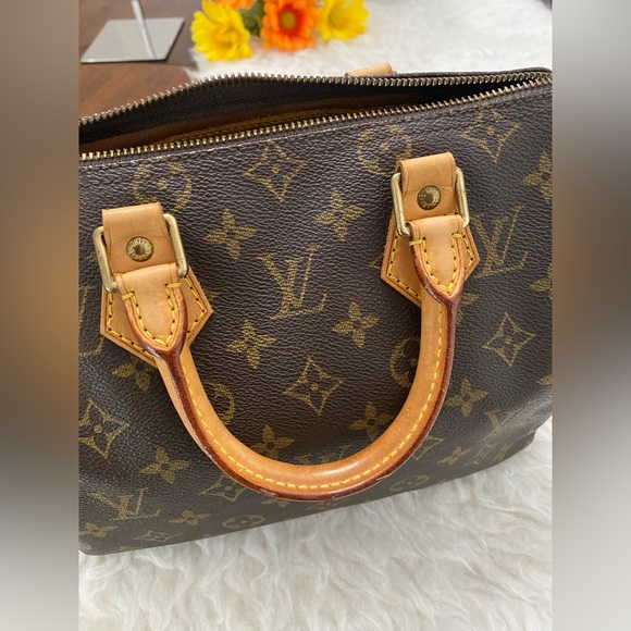 Louis Vuitton
Monogram Canvas Speedy 25 Bag - Picture 13 of 17